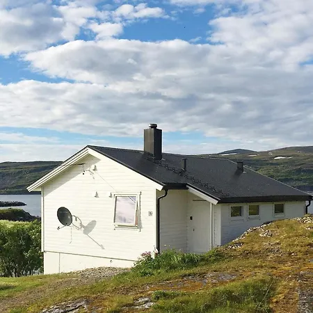 7 Person In Breivikbotn * Hansvoll