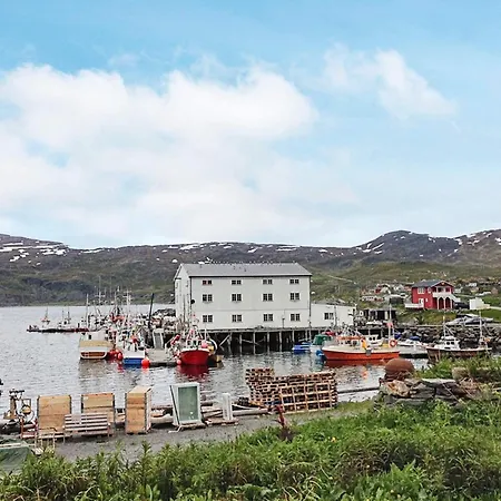 7 Person In Breivikbotn *