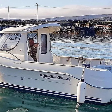 7 Person In Breivikbotn *